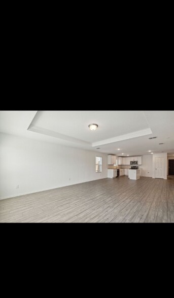 Building Photo - 4425 Benham Dr