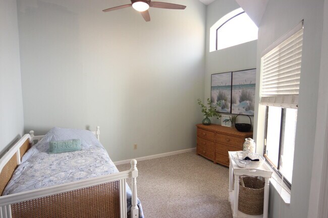 Building Photo - 508 Sea Oats Dr