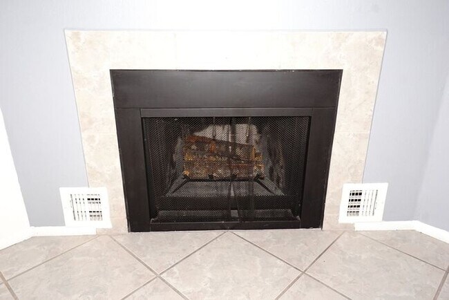 Building Photo - 2601 W Broadway Blvd