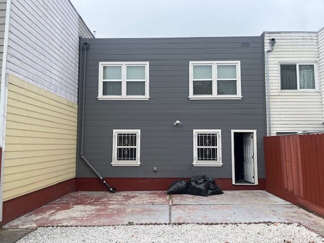 Building Photo - Classic Two Bedroom One Bathroom San Franc...