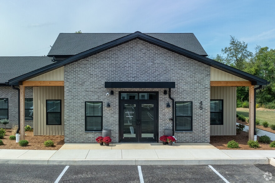 Leasing Office - 98 Penn Place