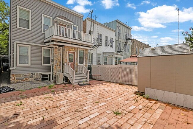Building Photo - 217 Highwood Ave