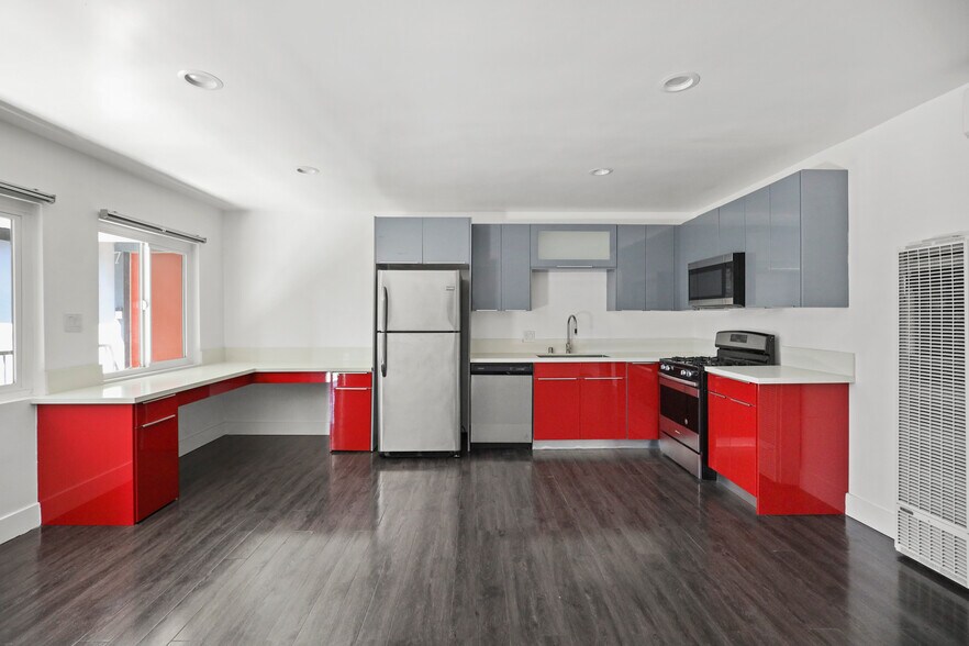 Building Photo - 1321 W. 36th Pl.