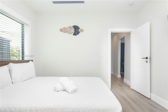 Building Photo - 2360 SW 12th St