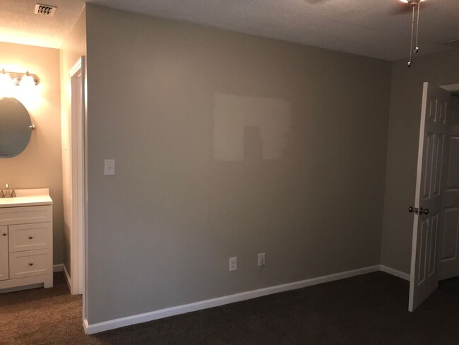 Building Photo - 3 bedroom 2 Bathroom Home in a Cul-de-sac
