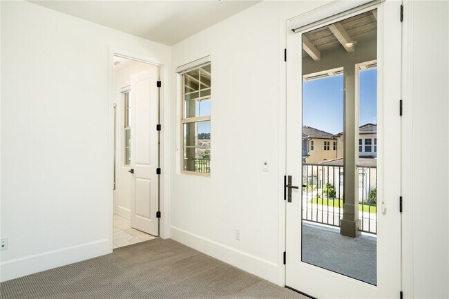 Building Photo - 5192 Goldenrod Cir