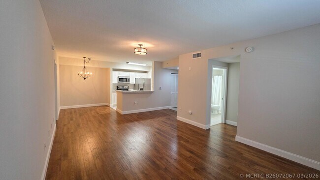 Building Photo - 5090 Fairways Cir