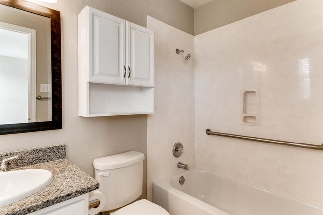 Building Photo - 113 Brooke St