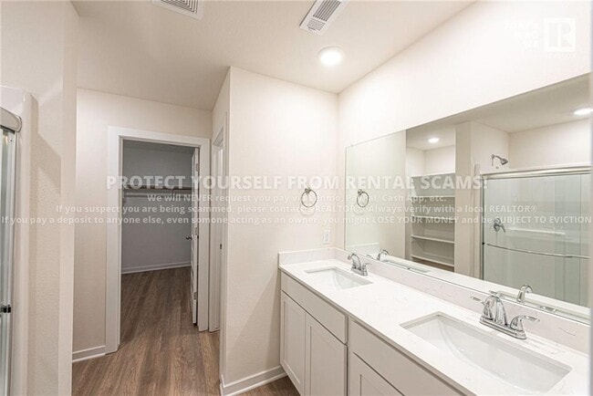 Building Photo - 3801 Pinecrest St