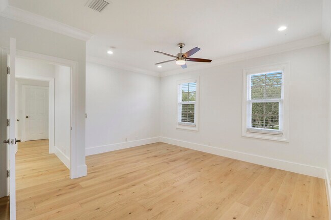 Building Photo - 142 Segovia Way