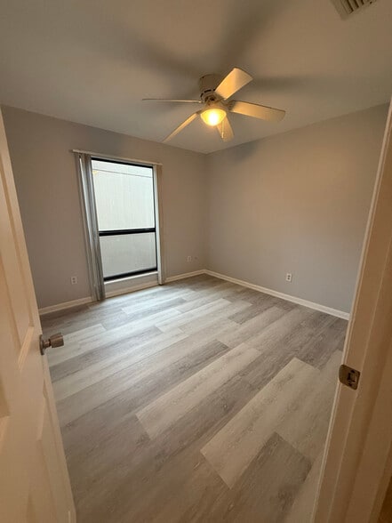 Building Photo - 814 Sandtree Dr