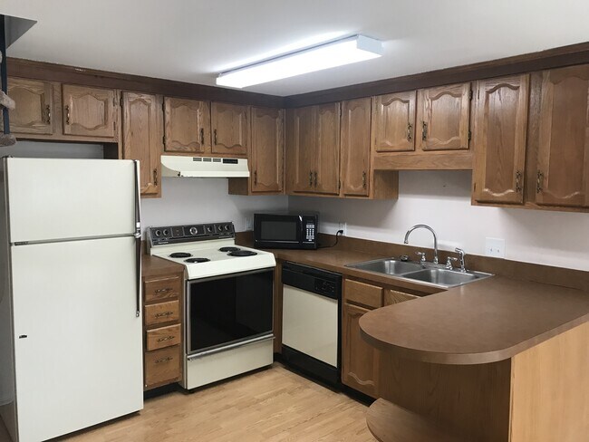 Building Photo - 2 Bedroom, 1 Bath, Unfurnished Condo in Sterling Village!