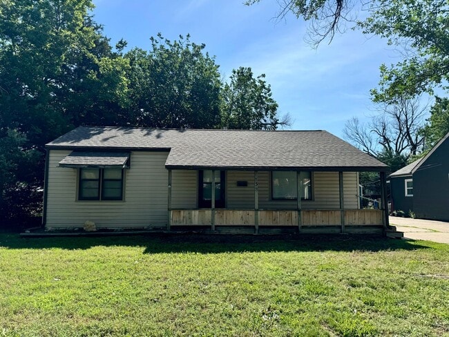 Primary Photo - 532 N Gordon St