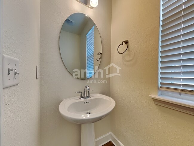 Building Photo - 8498 Highfield Ave