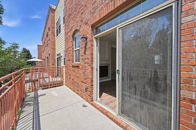Building Photo - 2,640.95, 2 Bed, 2.5 Bath Townhome in Arvada with Central AC, and attached Garage!