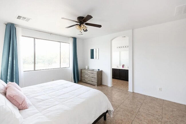 Building Photo - 3179 S Southwind Dr