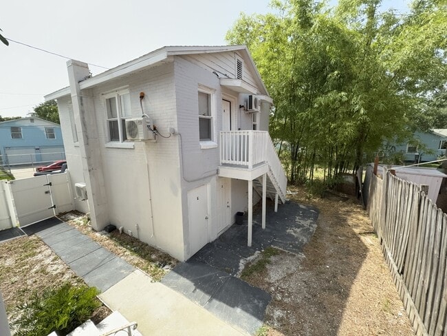 Building Photo - 711 18th Ave S
