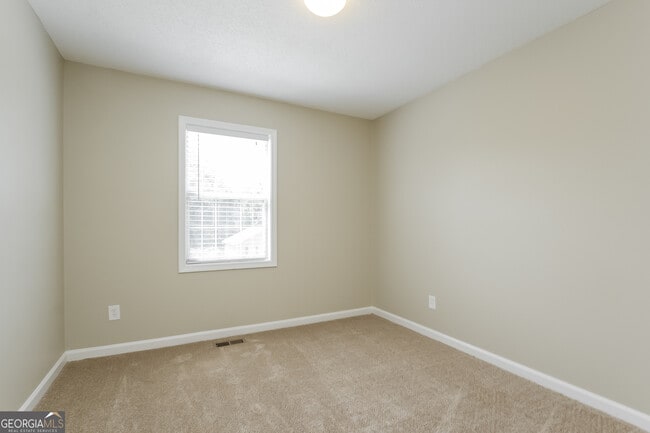 Building Photo - 219 Hampton Dr