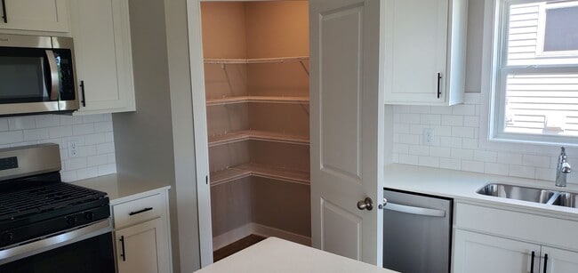 Building Photo - 5193 Mustang Dr