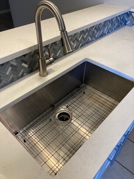Deep stainless steel sink - 11401 Ptarmigan Dr
