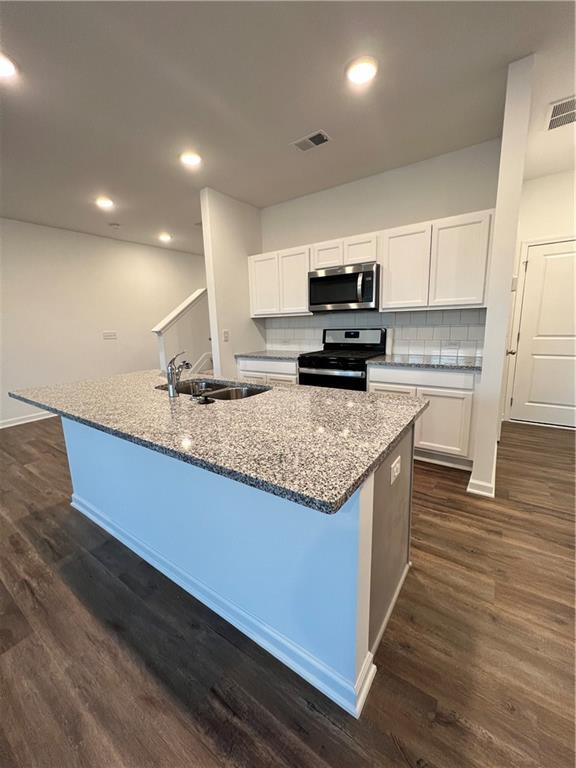 Building Photo - 6075 Handley Dr