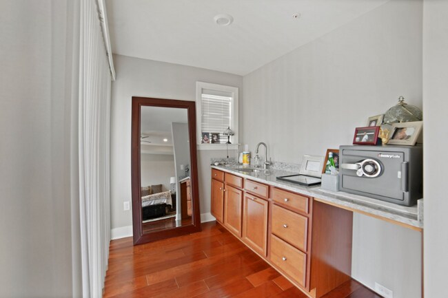 Building Photo - 503 Crown Park Ave