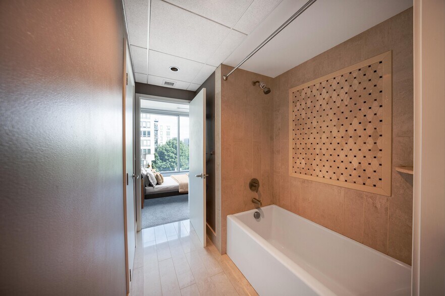 Building Photo - 8151 33rd Ave S