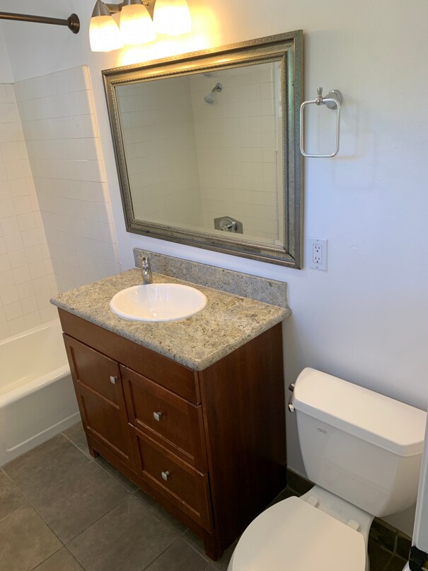 Building Photo - 3745 Portofino Way