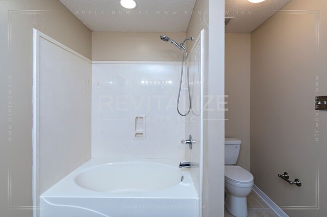 Building Photo - **Application Pending** Beautiful 3 Bed/2 ...