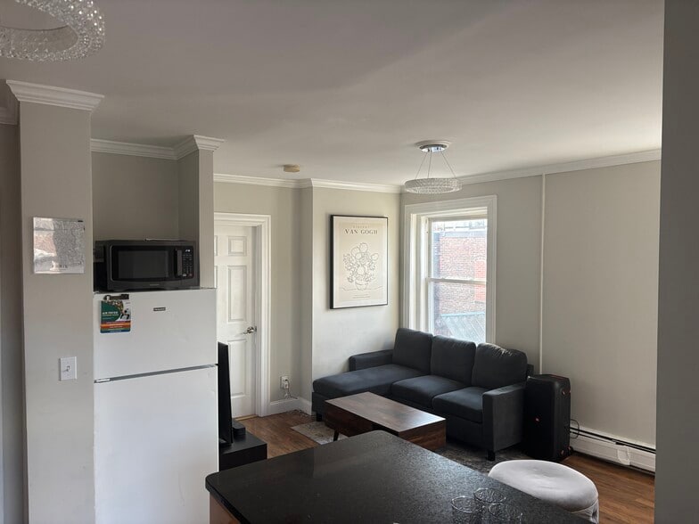 Unit 28 - 24 Fleet St