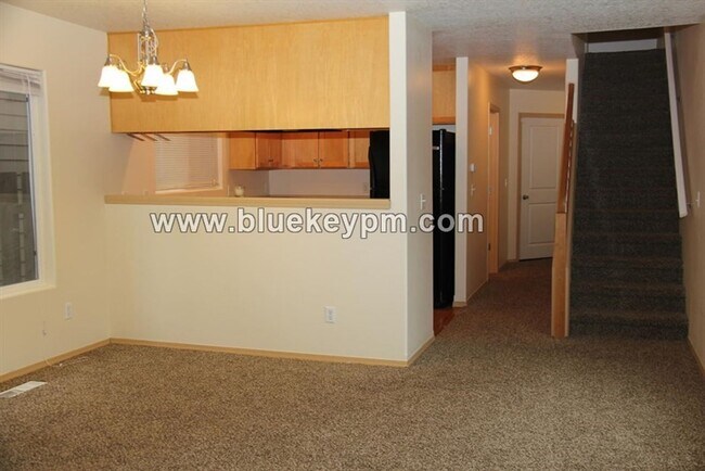 Building Photo - 3 bedroom 2.5 bath home in Errol Heights
