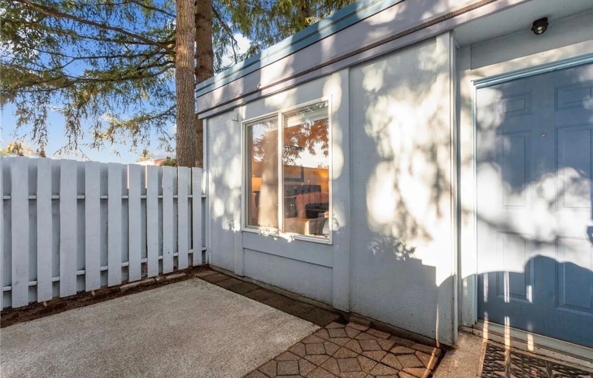 Building Photo - 4300 NE Sunset Blvd