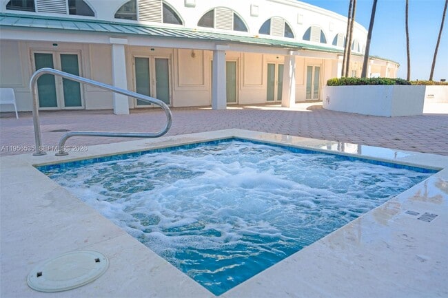 Building Photo - 16485 Collins Ave