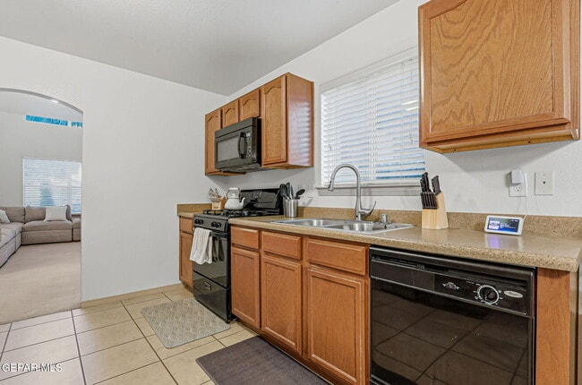 Building Photo - 2329 Honey Dew St