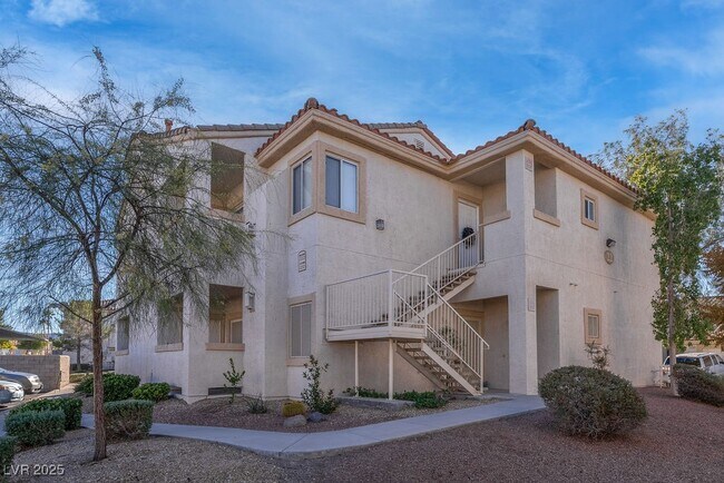 Primary Photo - 855 N Stephanie St