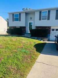 Building Photo - Hillview 3BR with Finished Basement & Big ...