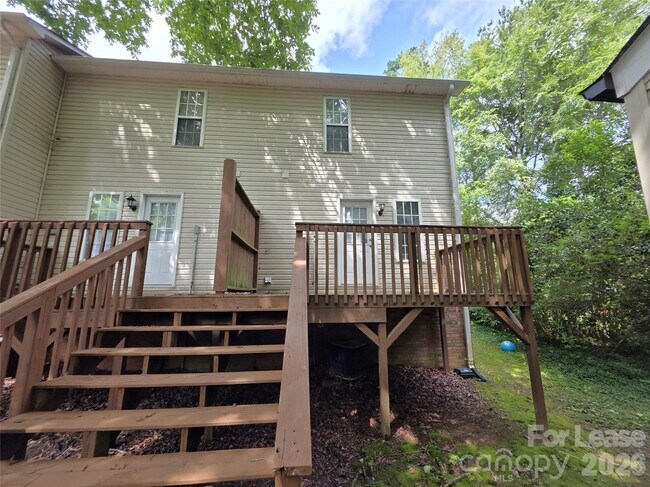 Building Photo - 268 Southcircle Dr NW