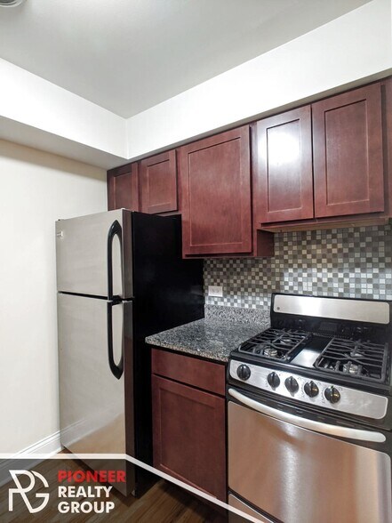 Building Photo - 563 W Arlington Pl
