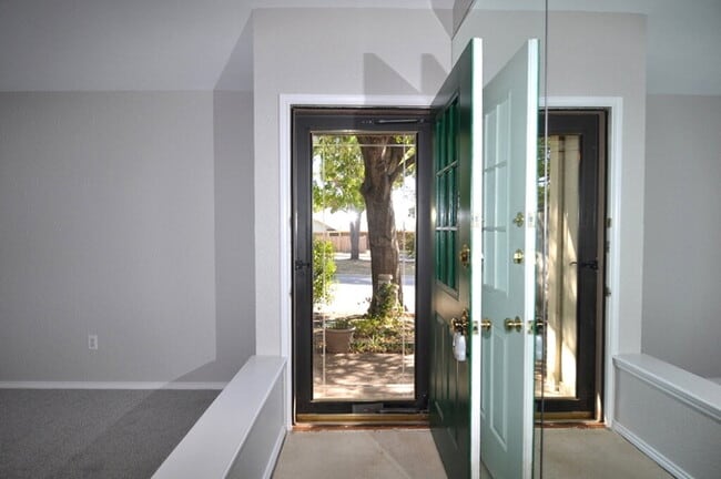 Building Photo - "Adorable 2-1 Duplex with Character, Comfort, and Charm!"