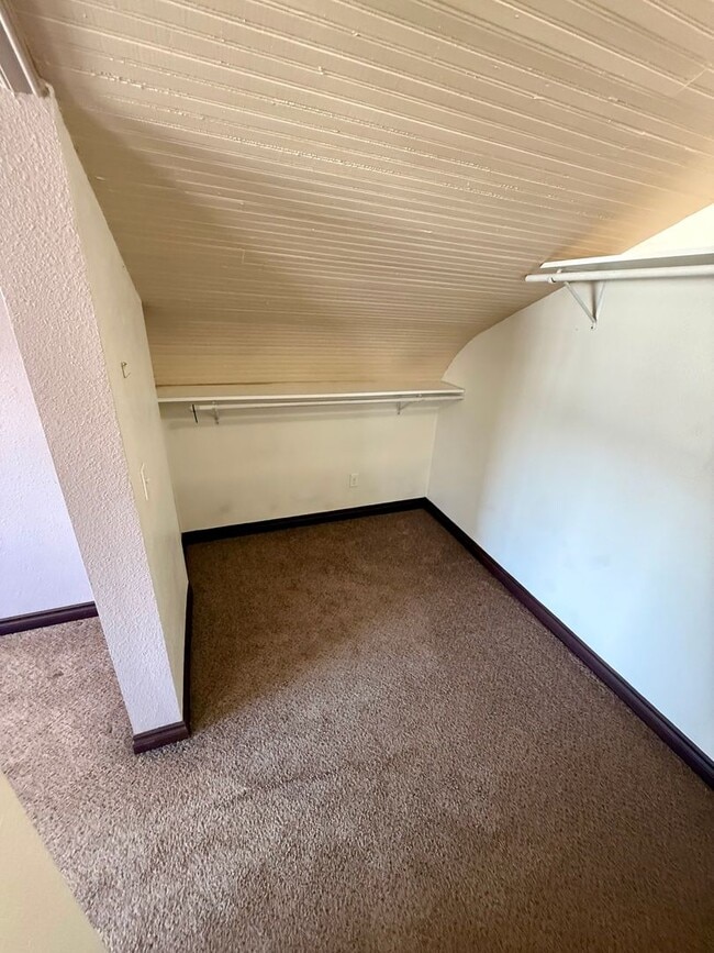 Building Photo - Keefer Studio