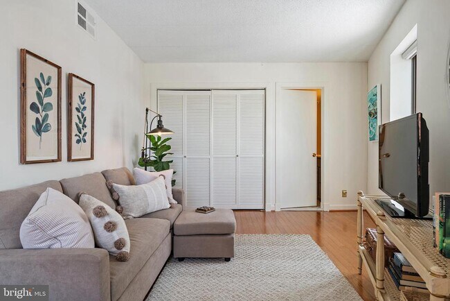 Building Photo - 100 Severn Ave