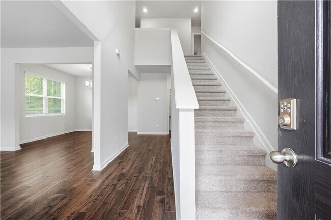 Building Photo - 3132 Hawthorn Farm Blvd