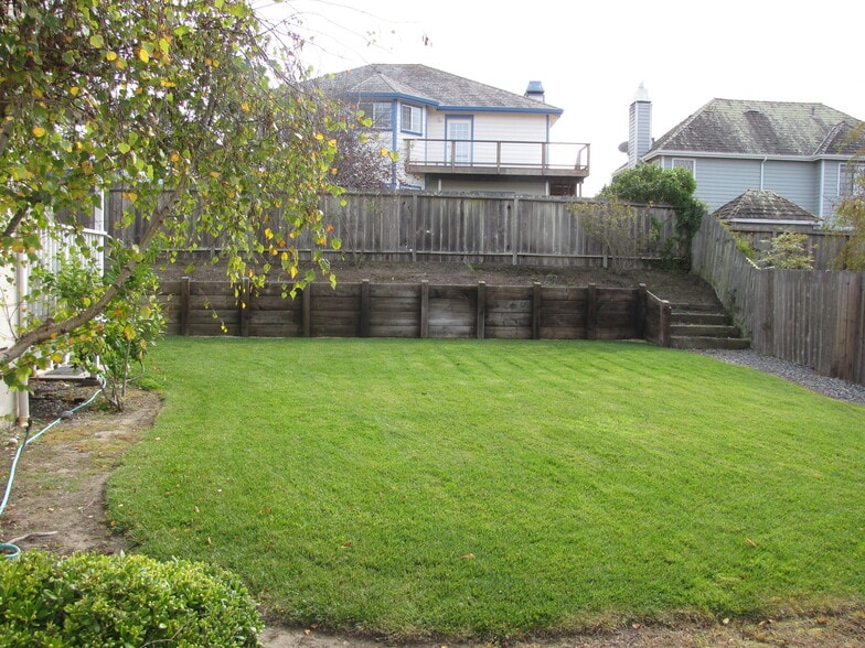 Building Photo - 633 Silver Ave