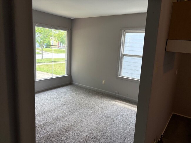 Building Photo - Cozy 2 Bedroom, 1 bath in Warren