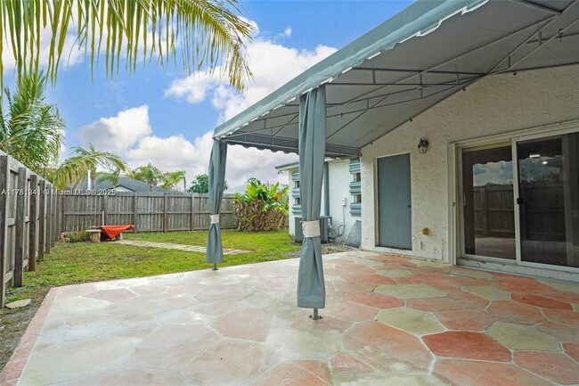 Building Photo - 11605 SW 147th Ave
