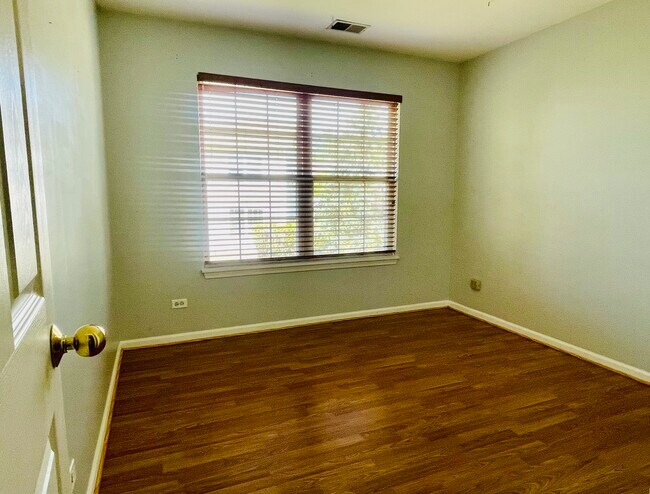 Building Photo - 1248 N Red Oak Cir