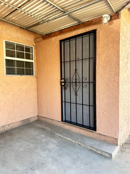 Unit 3 Entrance - 437 E 8th St