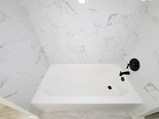 Building Photo - 5103 Karu Dr