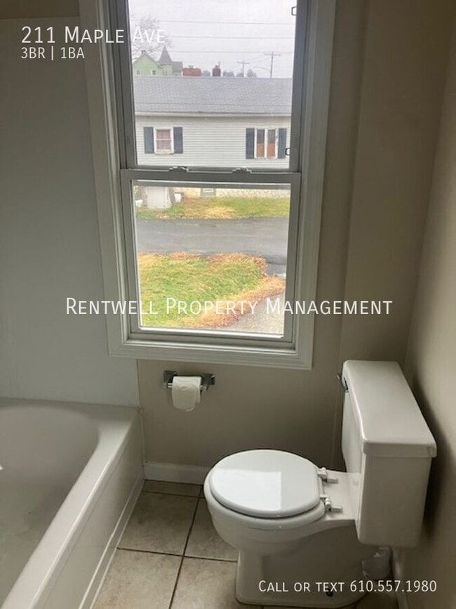 Building Photo - 211 Maple Ave