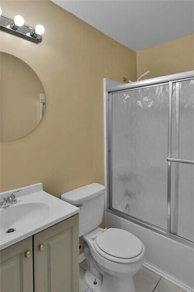 Building Photo - 8941 Ashwood Dr